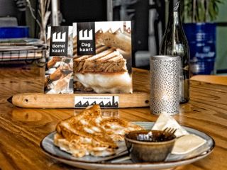 7C0A1085-bewerkt tosti met menukaarten klein